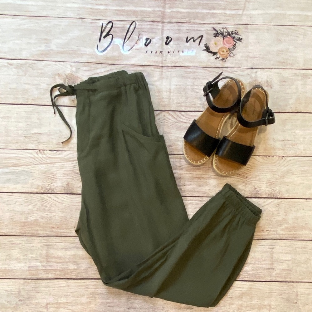 ❤️Zara tie waist joggers olive green Small